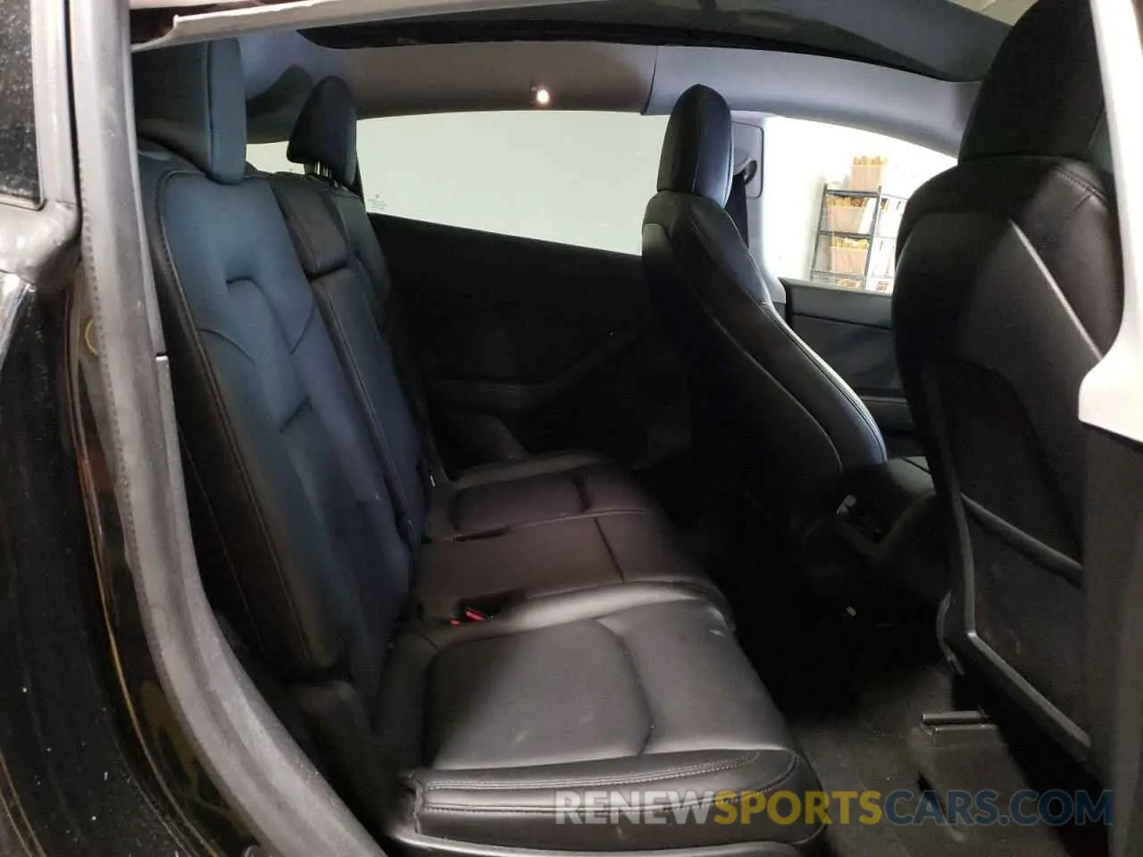 11 Photograph of a damaged car 5YJYGAEE3MF185726 TESLA MODEL Y 2021