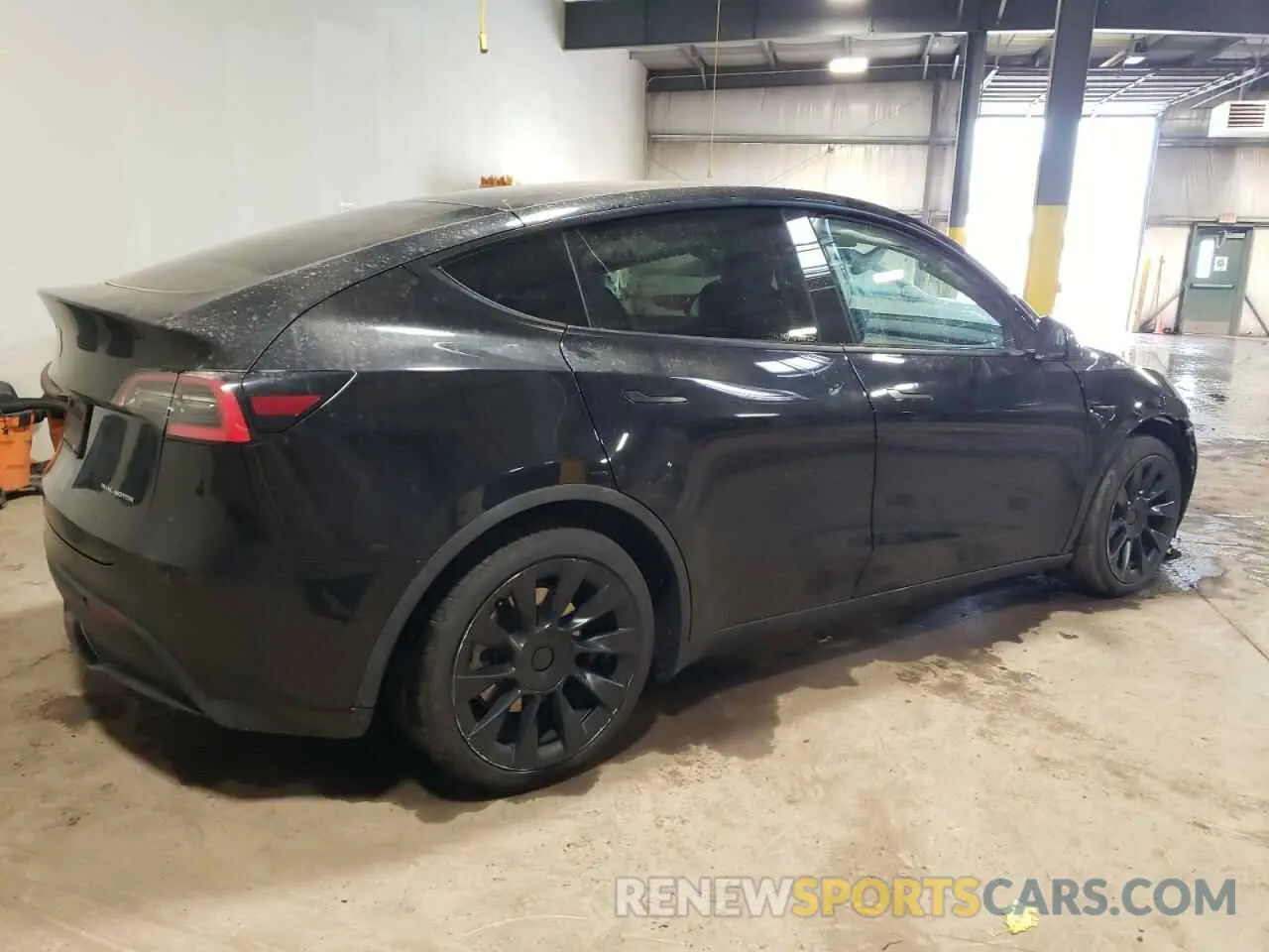 3 Photograph of a damaged car 5YJYGAEE3MF185726 TESLA MODEL Y 2021