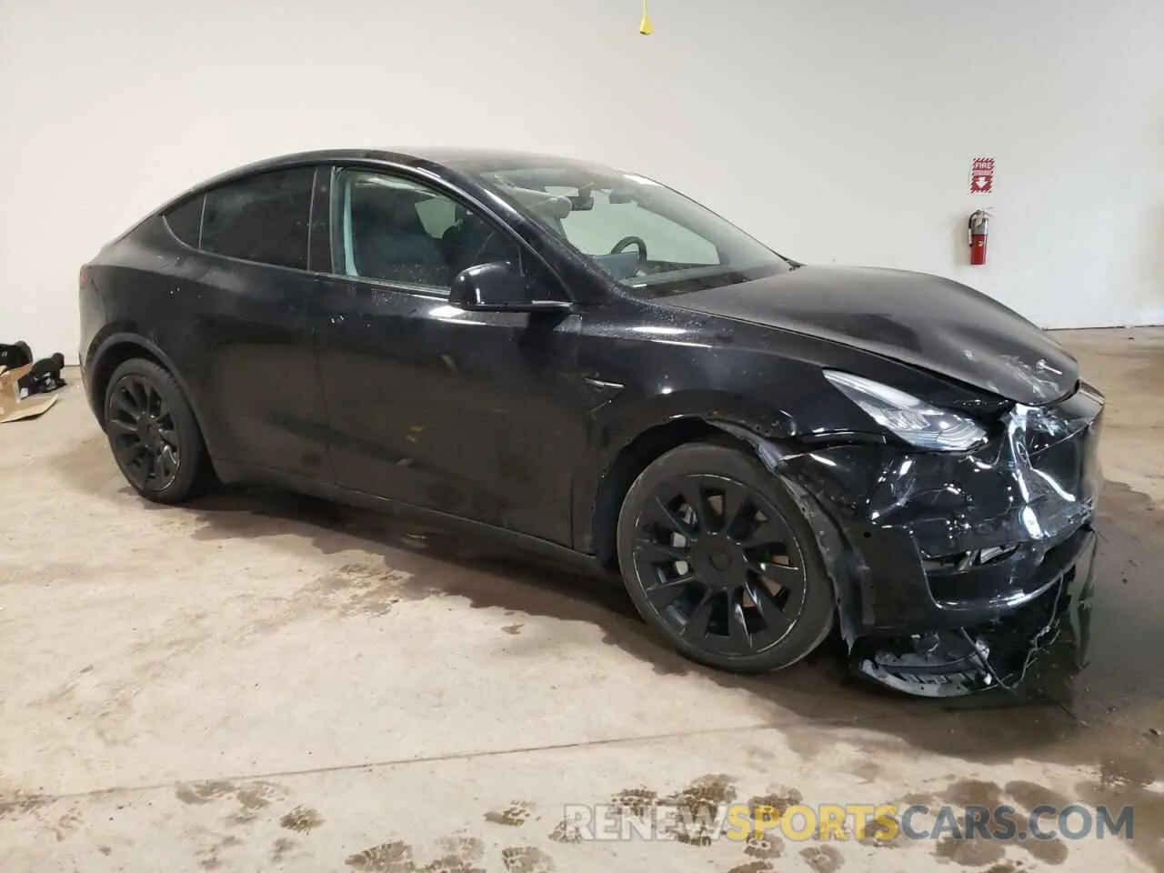 4 Photograph of a damaged car 5YJYGAEE3MF185726 TESLA MODEL Y 2021