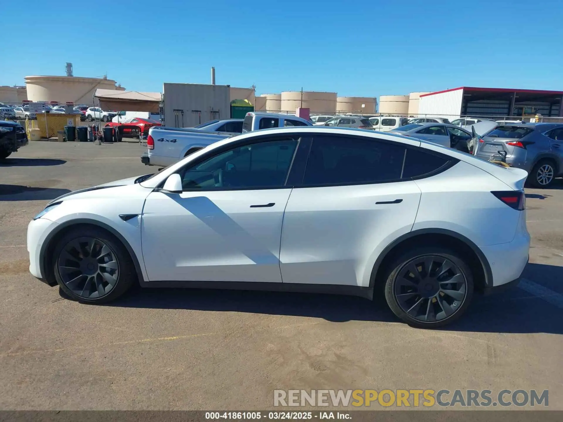 14 Photograph of a damaged car 5YJYGAEE3MF194197 TESLA MODEL Y 2021
