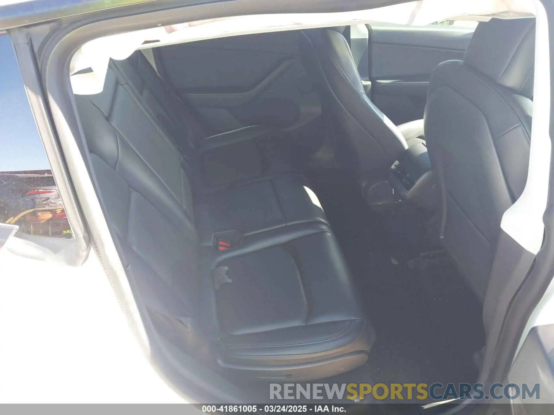 8 Photograph of a damaged car 5YJYGAEE3MF194197 TESLA MODEL Y 2021