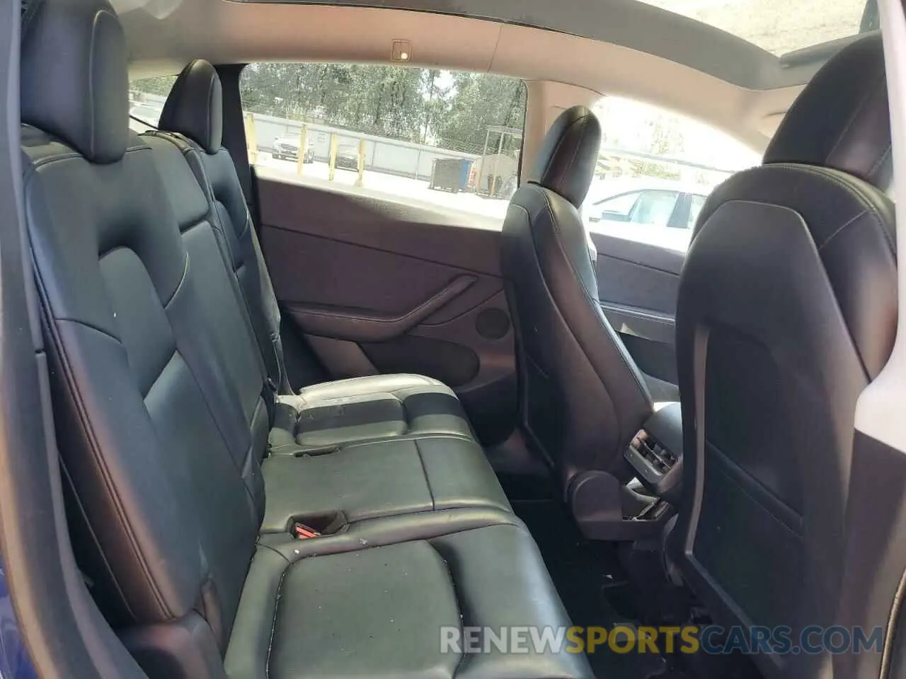 10 Photograph of a damaged car 5YJYGAEE3MF196385 TESLA MODEL Y 2021