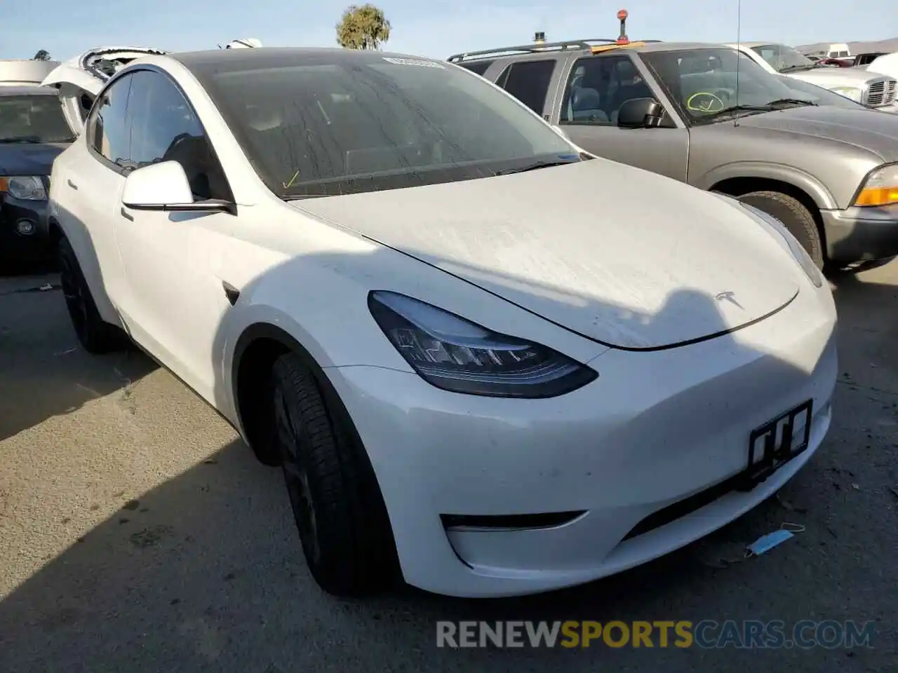 4 Photograph of a damaged car 5YJYGAEE3MF206512 TESLA MODEL Y 2021