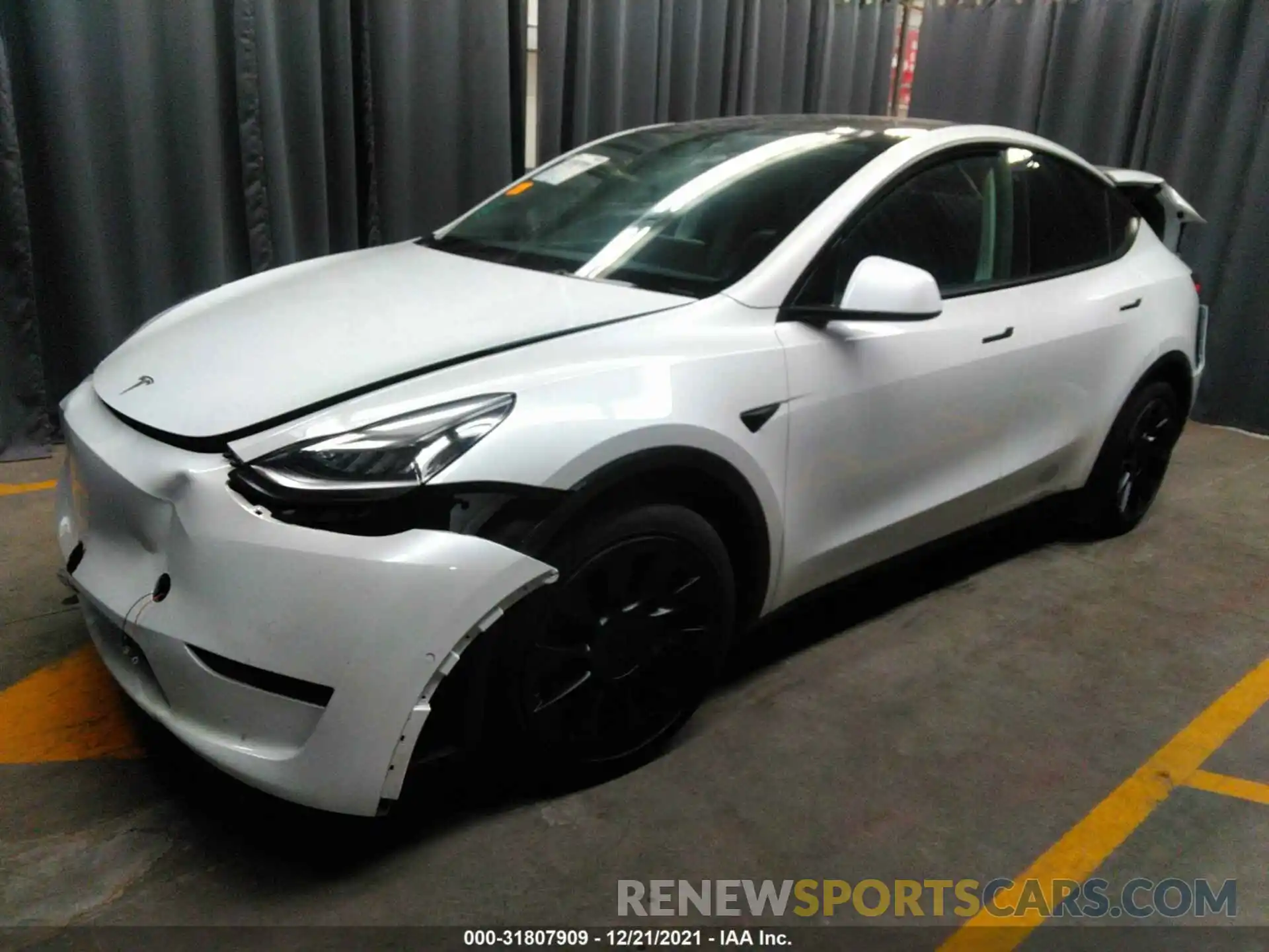 2 Photograph of a damaged car 5YJYGAEE3MF214724 TESLA MODEL Y 2021