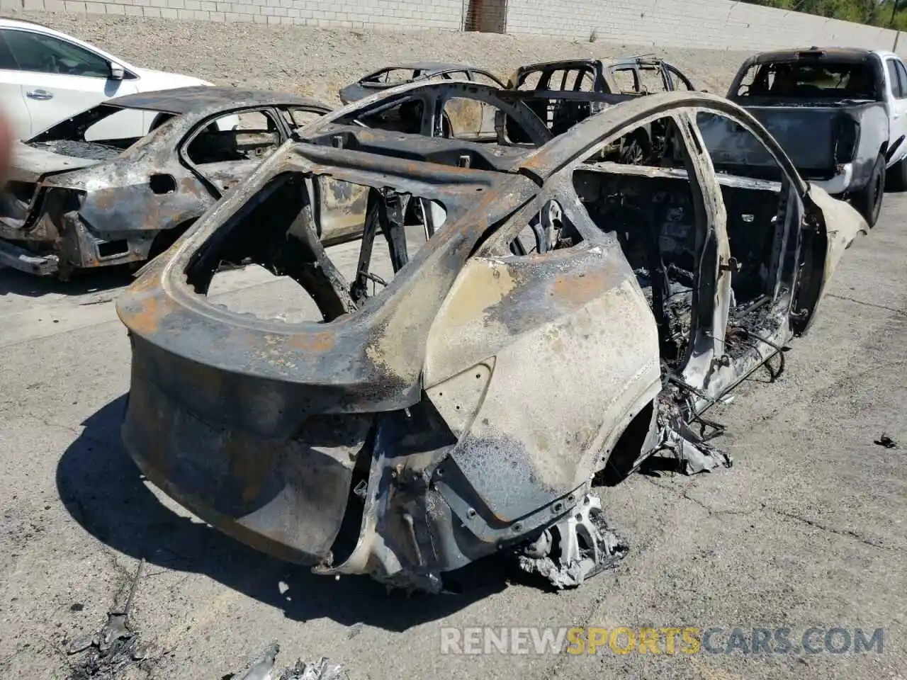 4 Photograph of a damaged car 5YJYGAEE3MF216764 TESLA MODEL Y 2021