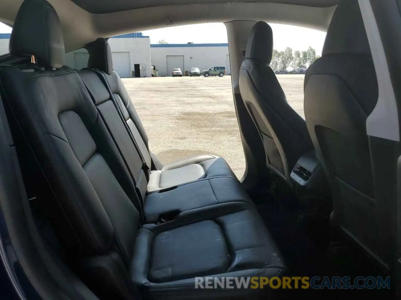 11 Photograph of a damaged car 5YJYGAEE3MF223021 TESLA MODEL Y 2021