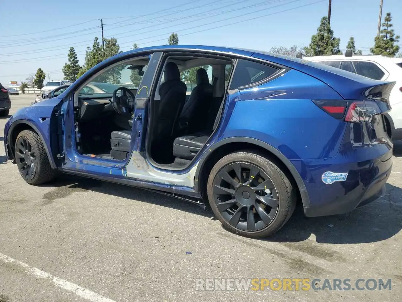 2 Photograph of a damaged car 5YJYGAEE3MF223021 TESLA MODEL Y 2021
