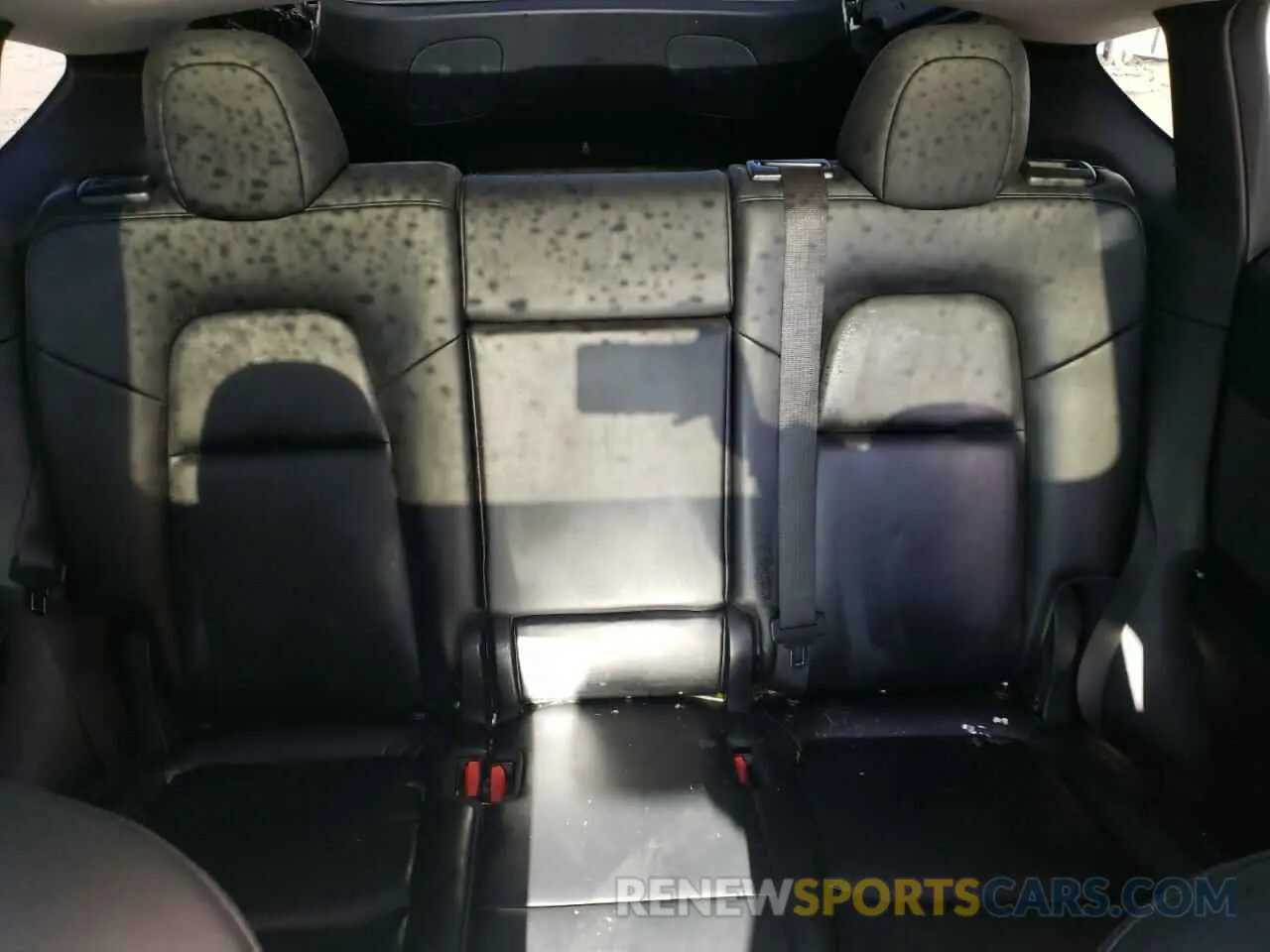 10 Photograph of a damaged car 5YJYGAEE3MF254821 TESLA MODEL Y 2021