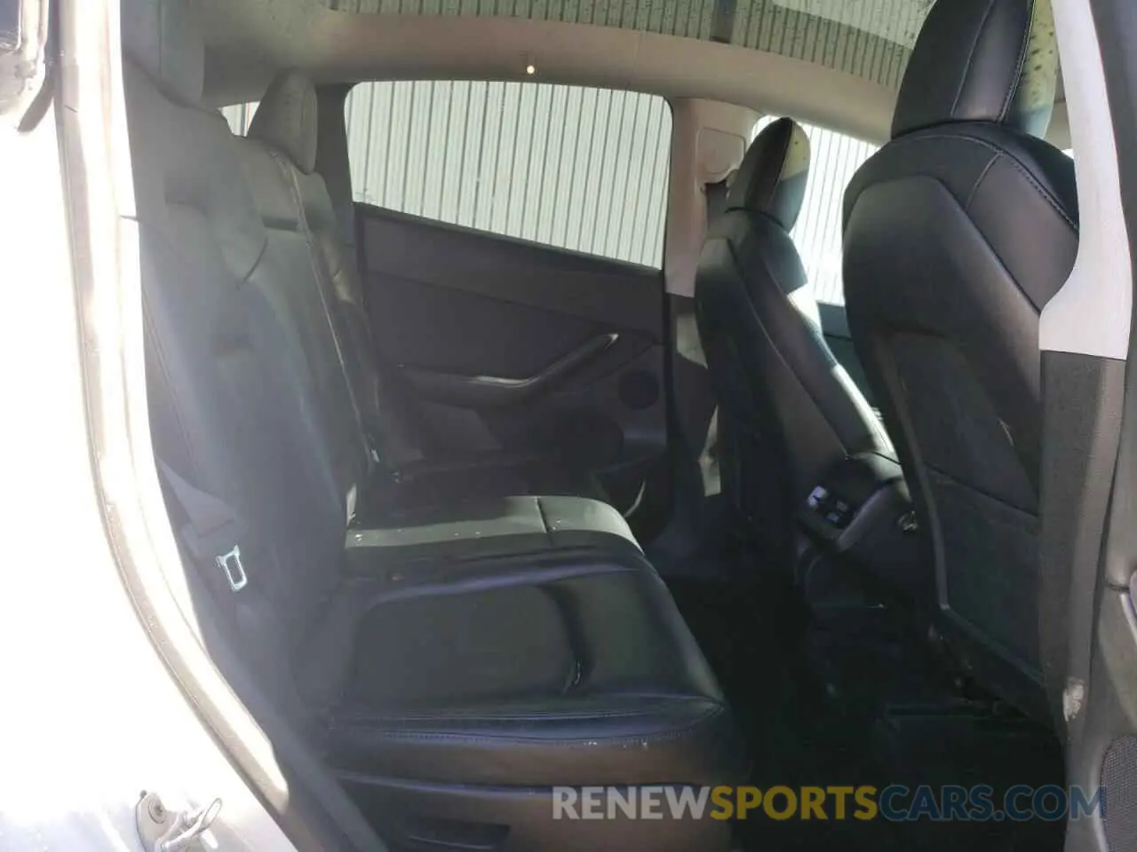 11 Photograph of a damaged car 5YJYGAEE3MF254821 TESLA MODEL Y 2021