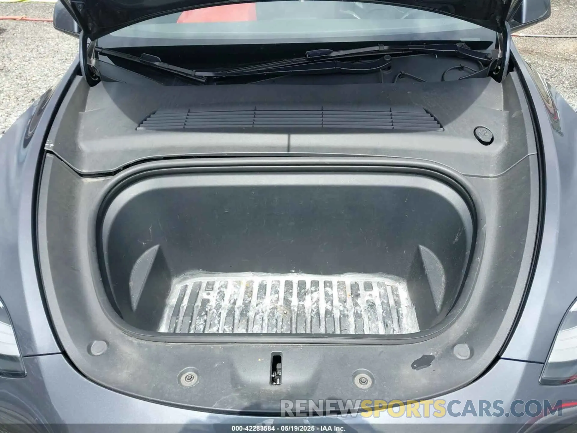 10 Photograph of a damaged car 5YJYGAEE3MF258979 TESLA MODEL Y 2021