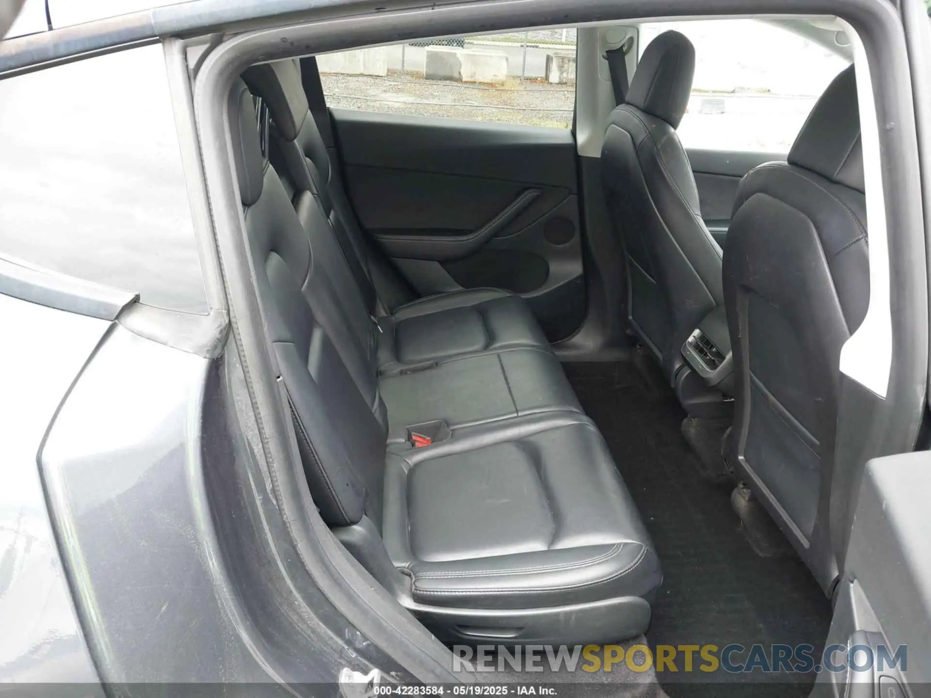 8 Photograph of a damaged car 5YJYGAEE3MF258979 TESLA MODEL Y 2021