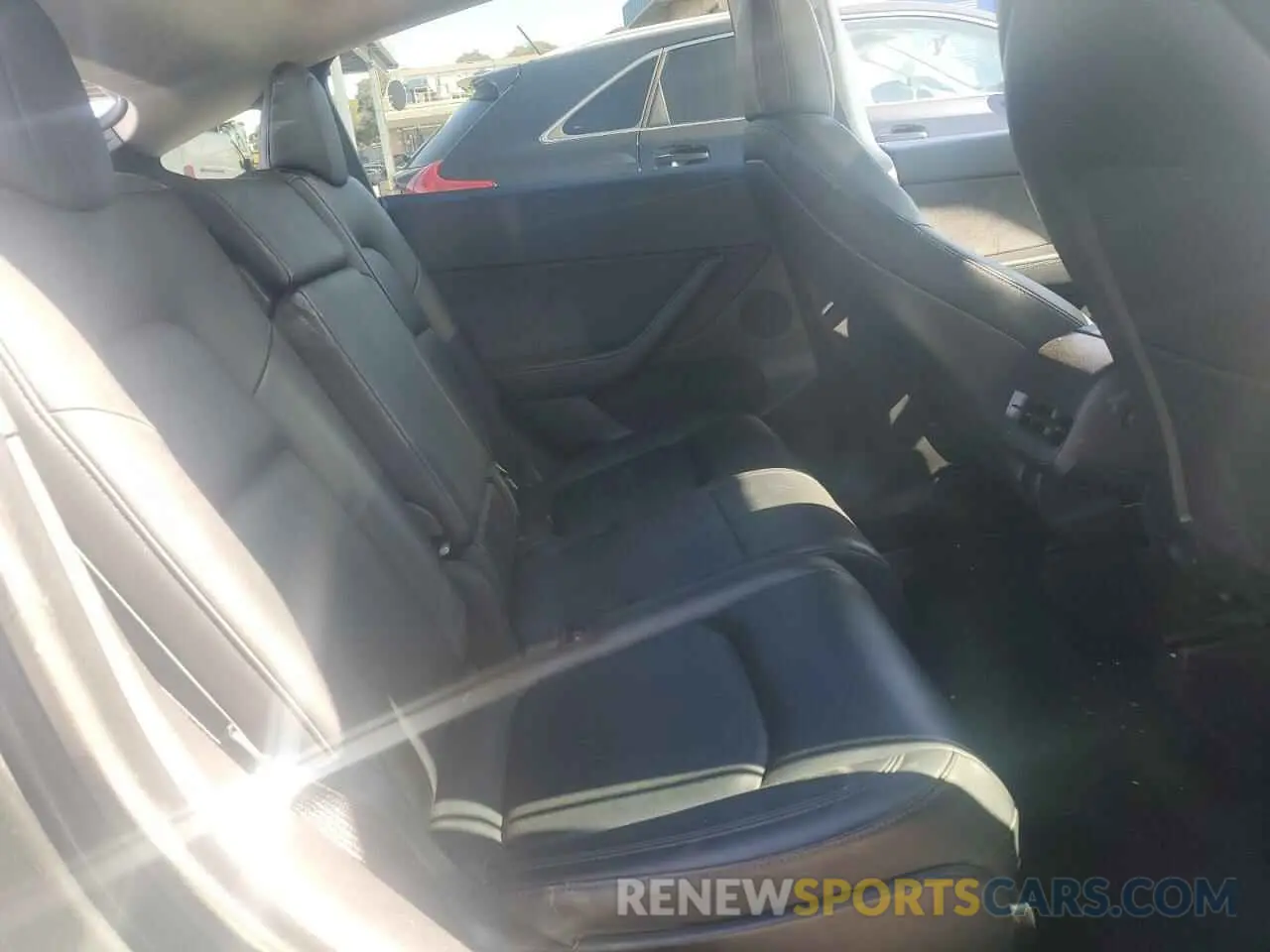 10 Photograph of a damaged car 5YJYGAEE4MF160057 TESLA MODEL Y 2021
