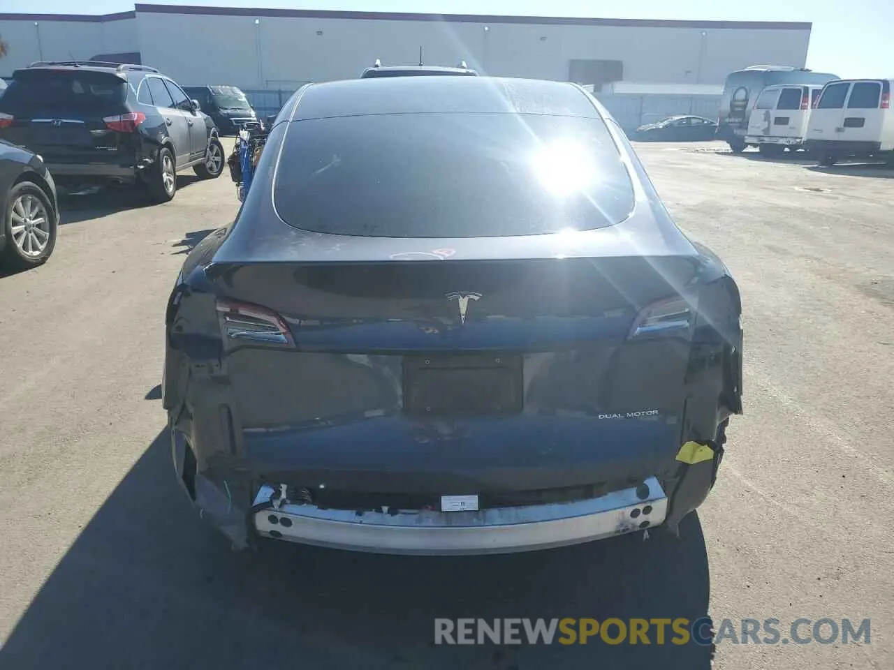 6 Photograph of a damaged car 5YJYGAEE4MF160057 TESLA MODEL Y 2021
