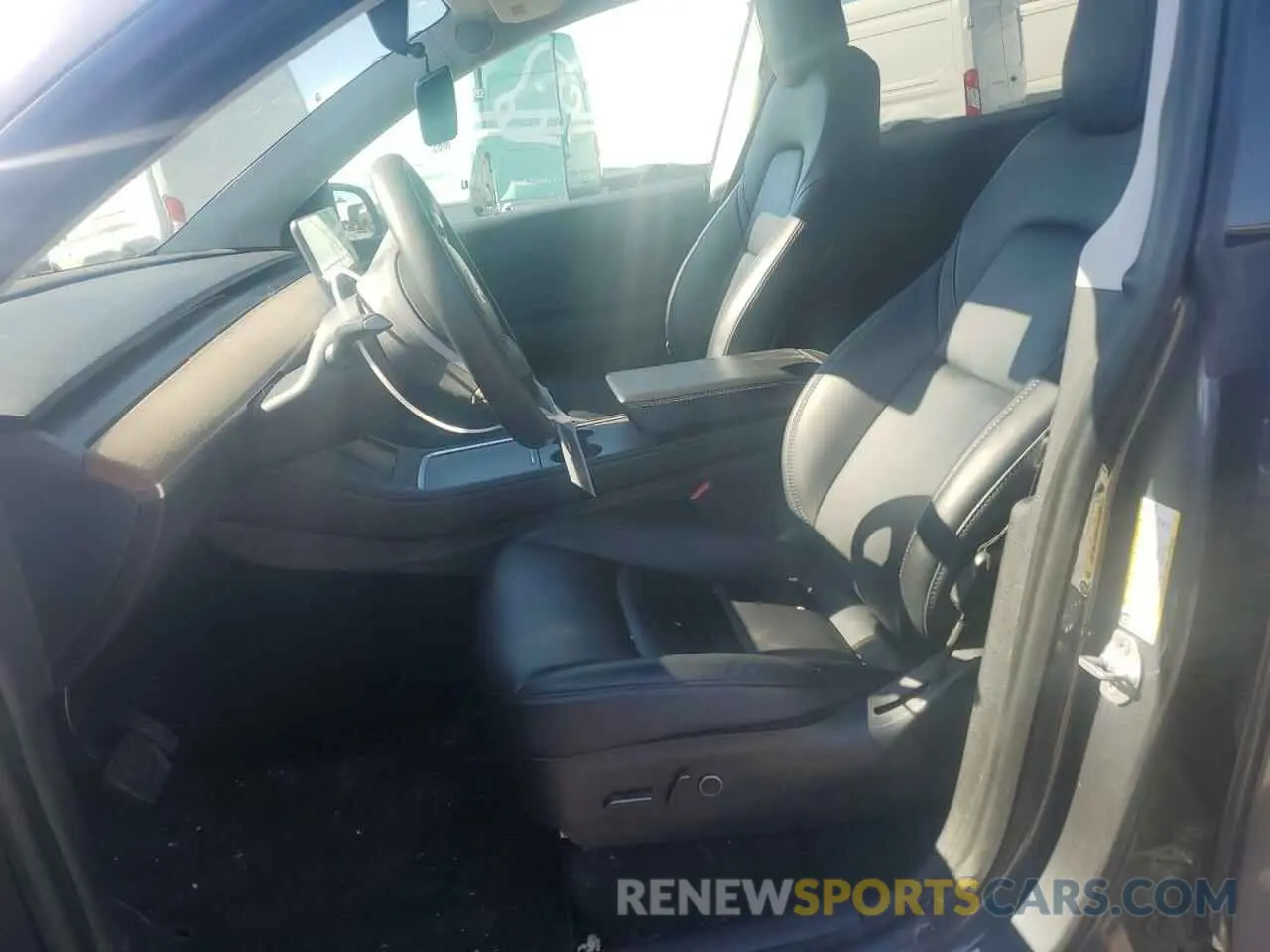 7 Photograph of a damaged car 5YJYGAEE4MF160057 TESLA MODEL Y 2021