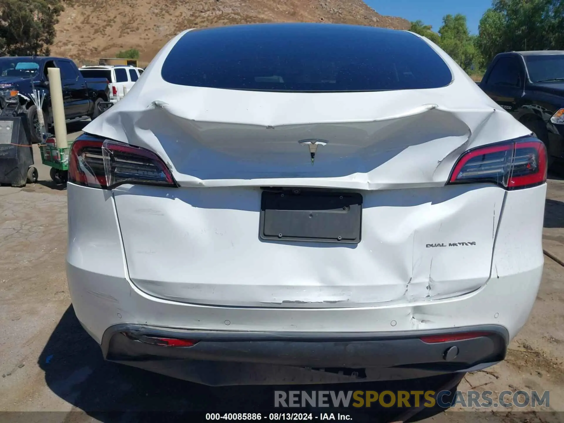 17 Photograph of a damaged car 5YJYGAEE4MF191809 TESLA MODEL Y 2021