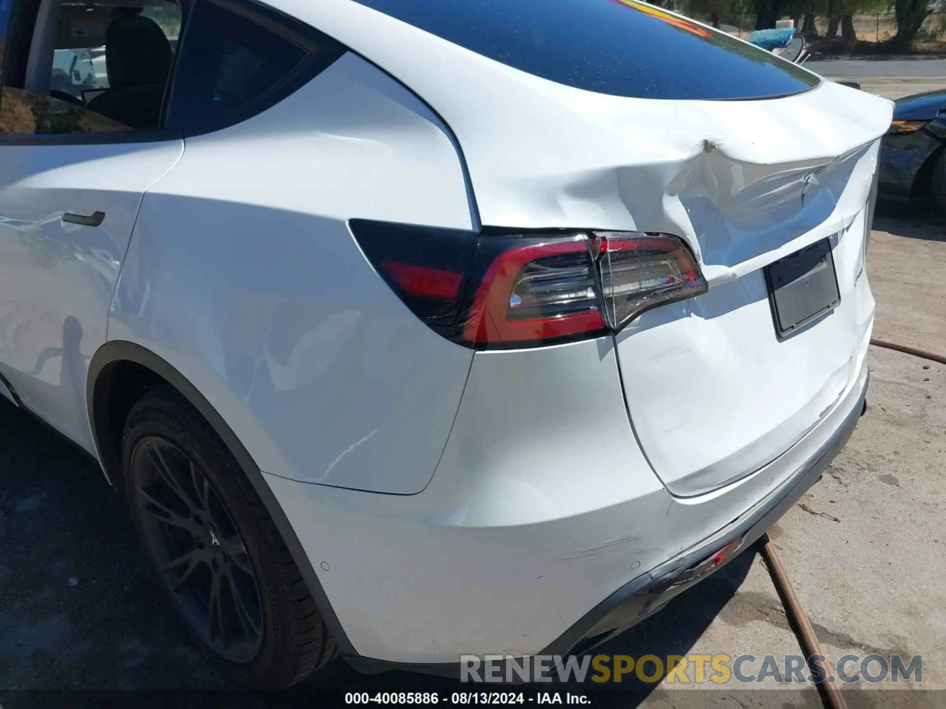 18 Photograph of a damaged car 5YJYGAEE4MF191809 TESLA MODEL Y 2021