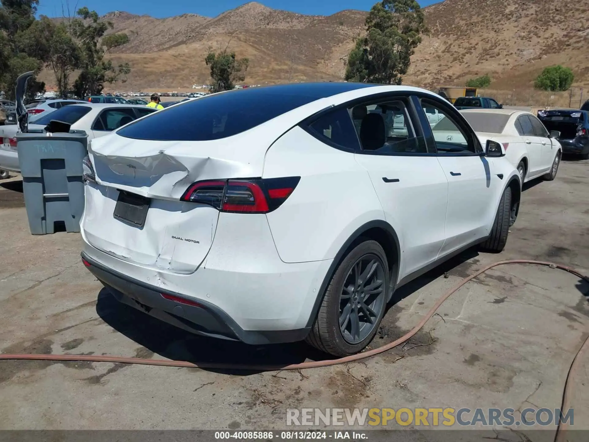 4 Photograph of a damaged car 5YJYGAEE4MF191809 TESLA MODEL Y 2021
