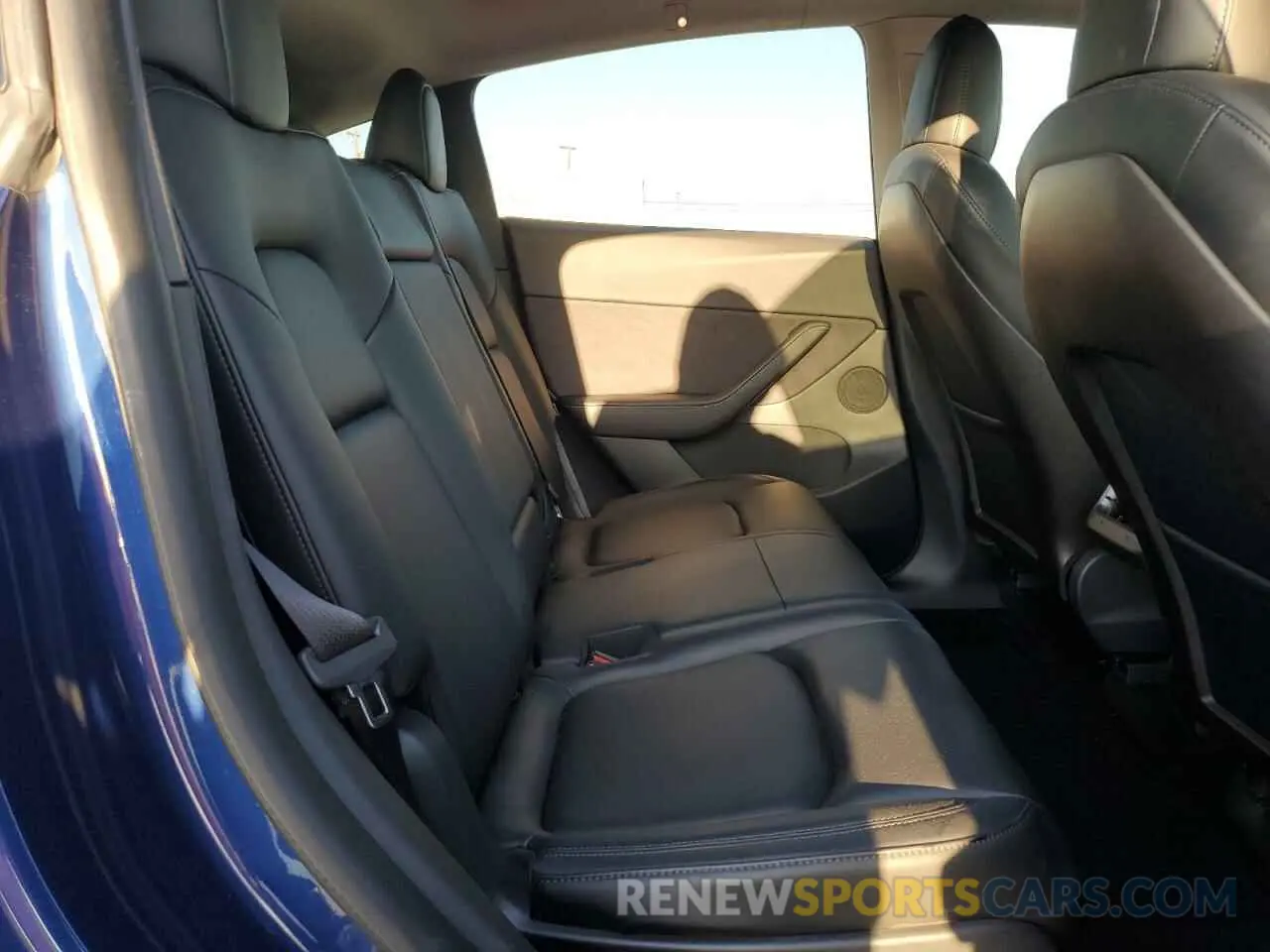 10 Photograph of a damaged car 5YJYGAEE4MF211489 TESLA MODEL Y 2021