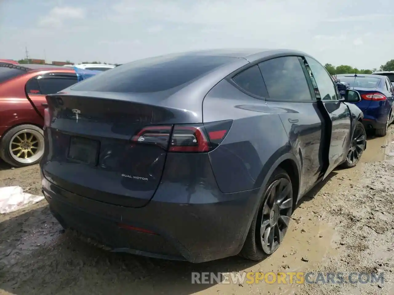 4 Photograph of a damaged car 5YJYGAEE4MF212691 TESLA MODEL Y 2021