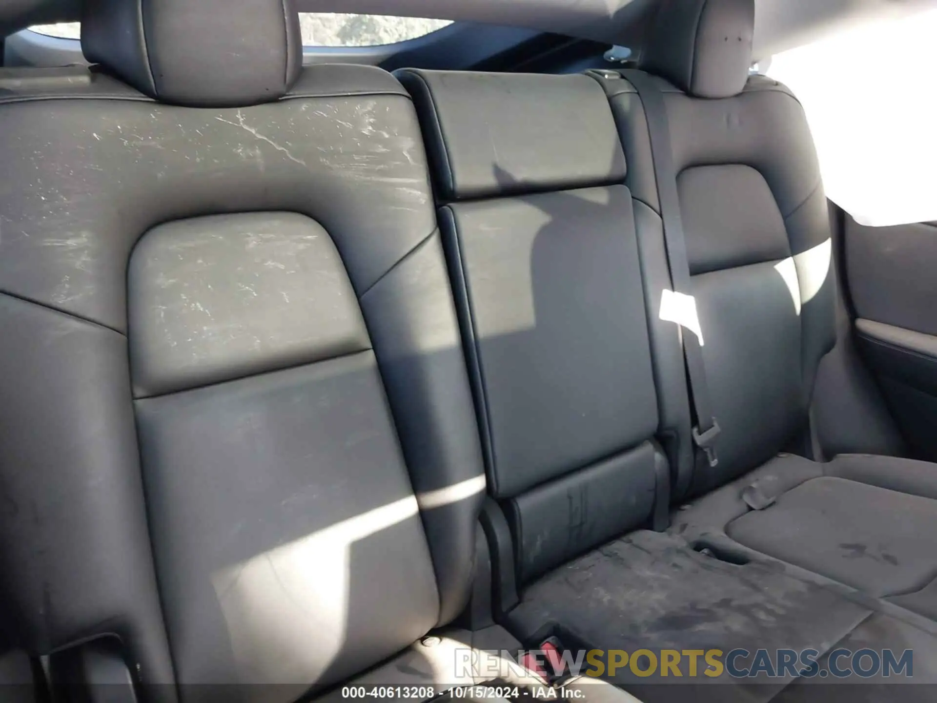 8 Photograph of a damaged car 5YJYGAEE4MF213260 TESLA MODEL Y 2021