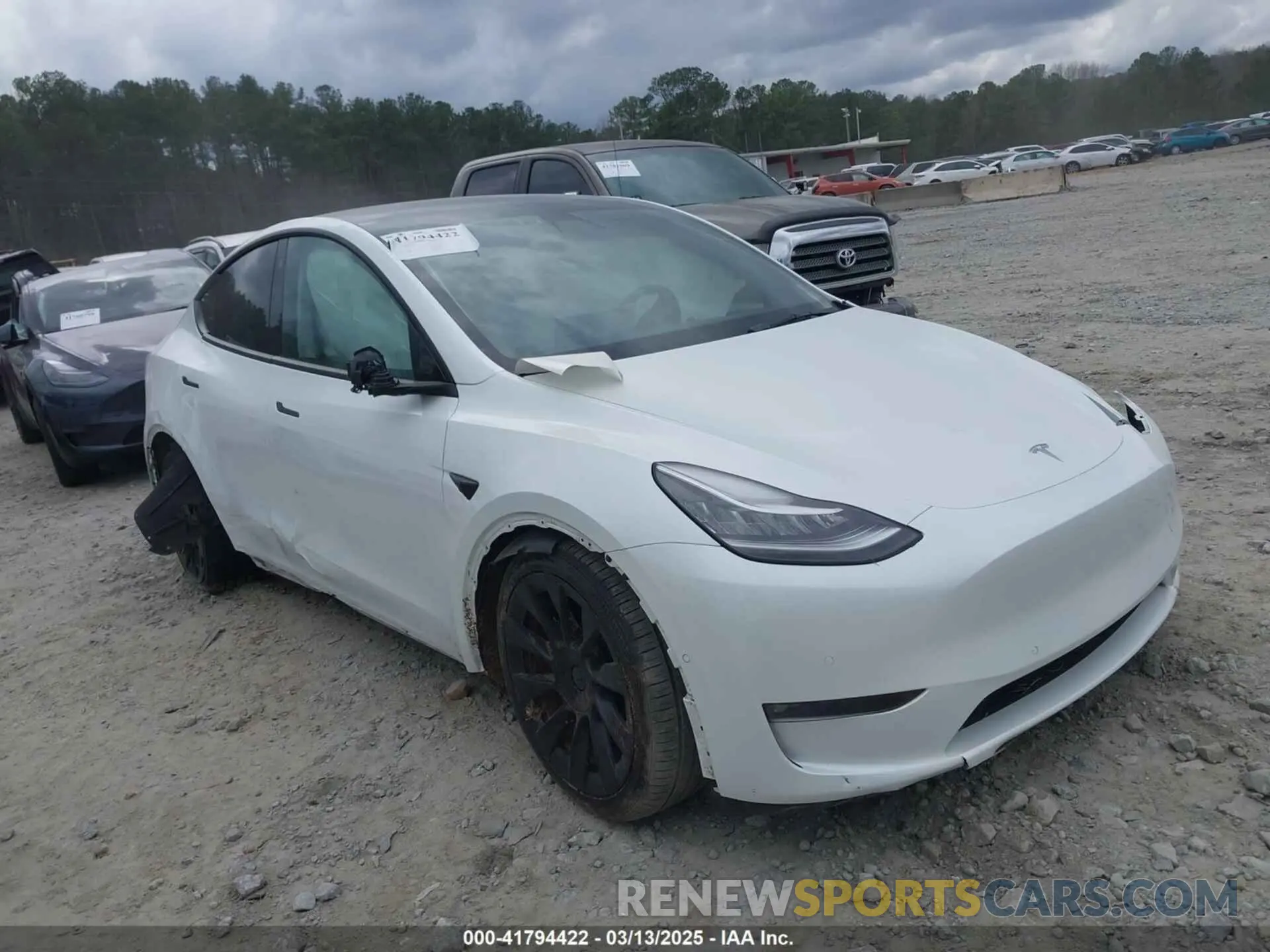 1 Photograph of a damaged car 5YJYGAEE4MF225134 TESLA MODEL Y 2021