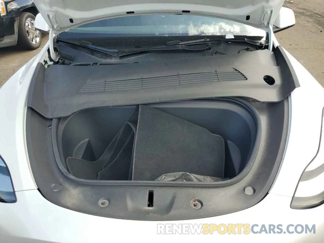12 Photograph of a damaged car 5YJYGAEE4MF231421 TESLA MODEL Y 2021