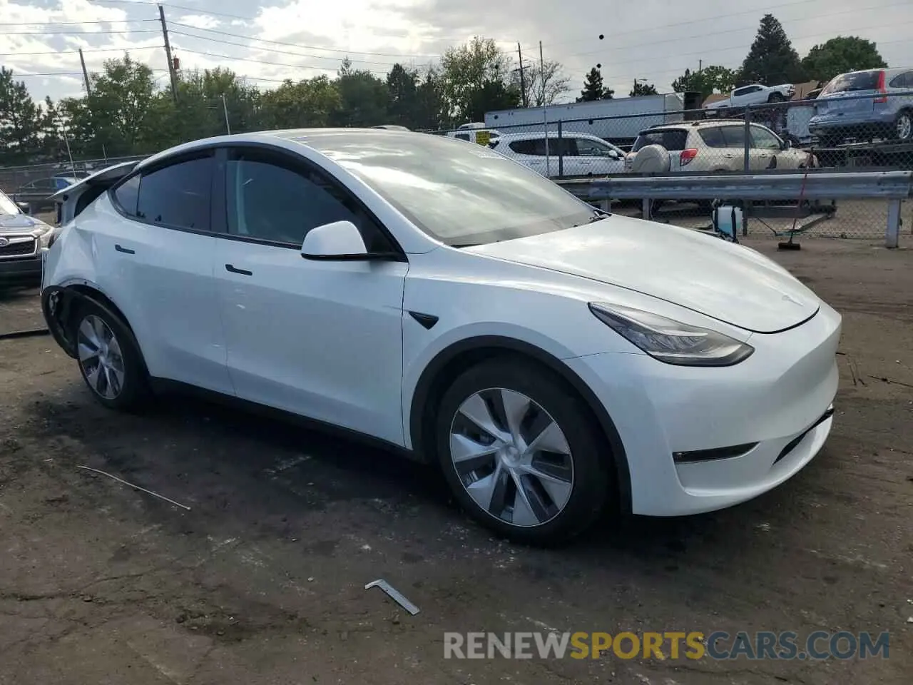 4 Photograph of a damaged car 5YJYGAEE4MF231421 TESLA MODEL Y 2021
