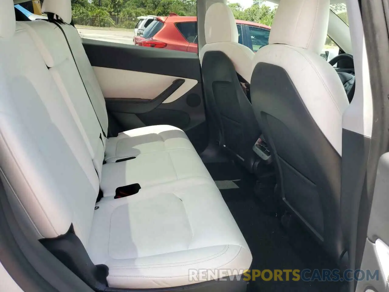 10 Photograph of a damaged car 5YJYGAEE4MF266931 TESLA MODEL Y 2021