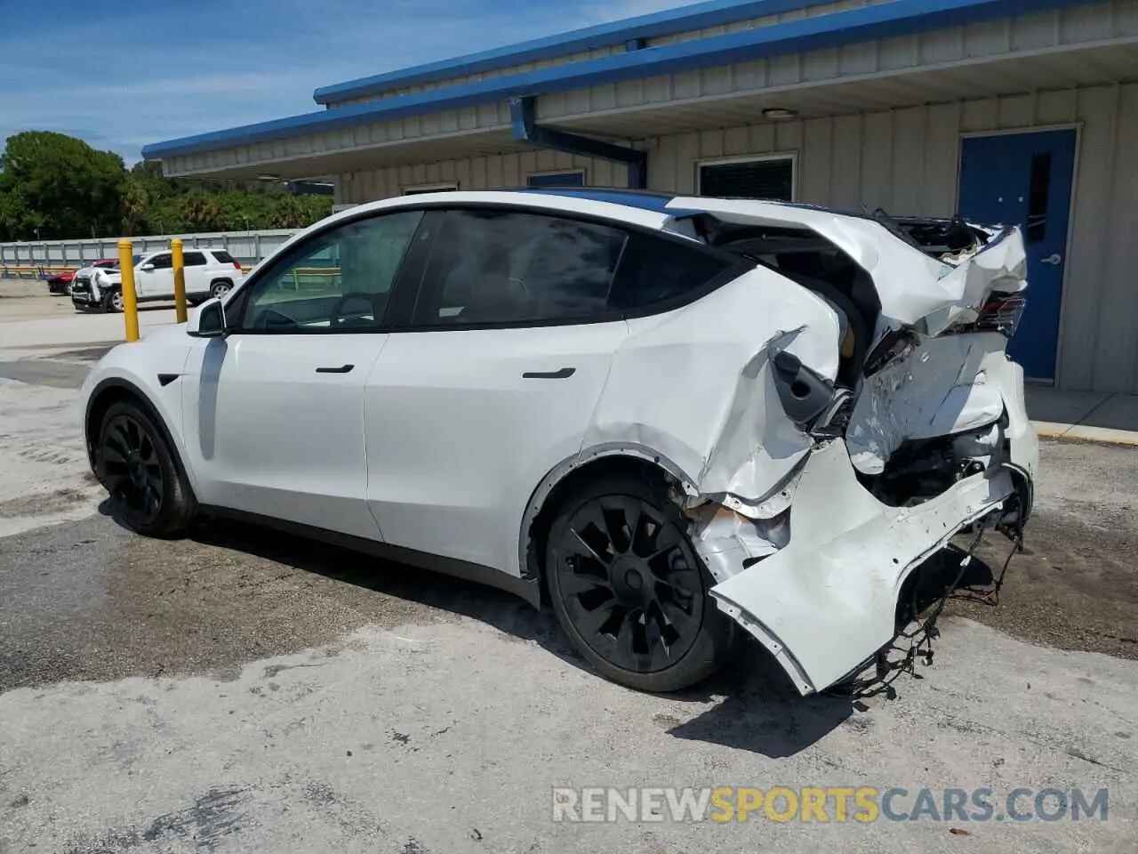 2 Photograph of a damaged car 5YJYGAEE4MF266931 TESLA MODEL Y 2021