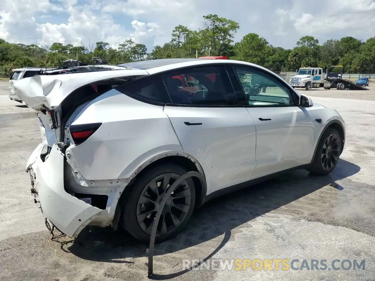 3 Photograph of a damaged car 5YJYGAEE4MF266931 TESLA MODEL Y 2021