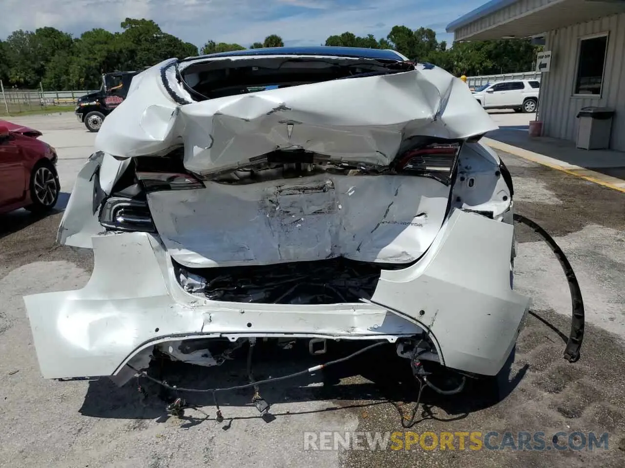 6 Photograph of a damaged car 5YJYGAEE4MF266931 TESLA MODEL Y 2021