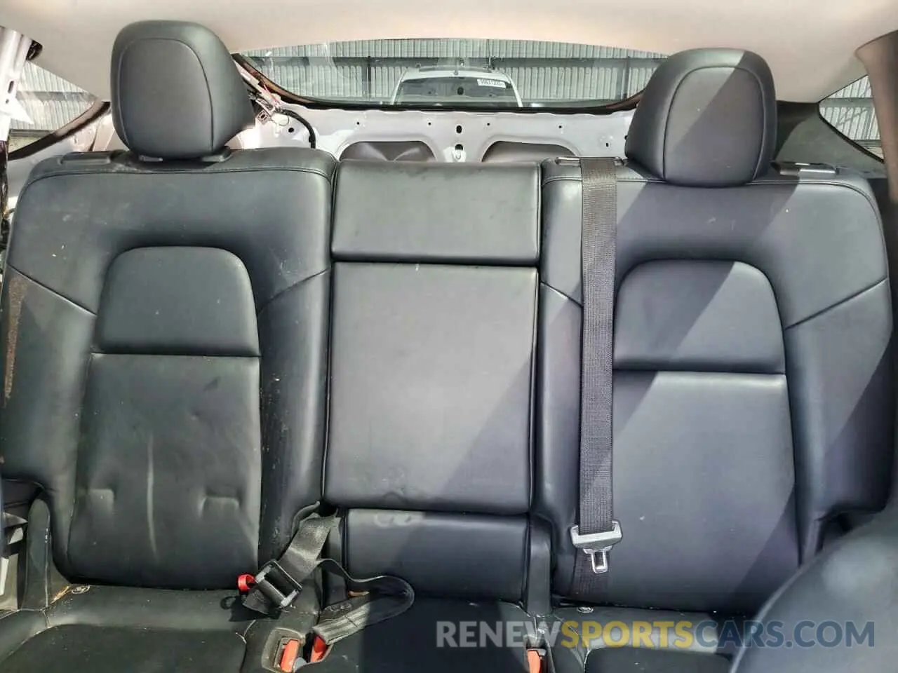 10 Photograph of a damaged car 5YJYGAEE4MF267156 TESLA MODEL Y 2021
