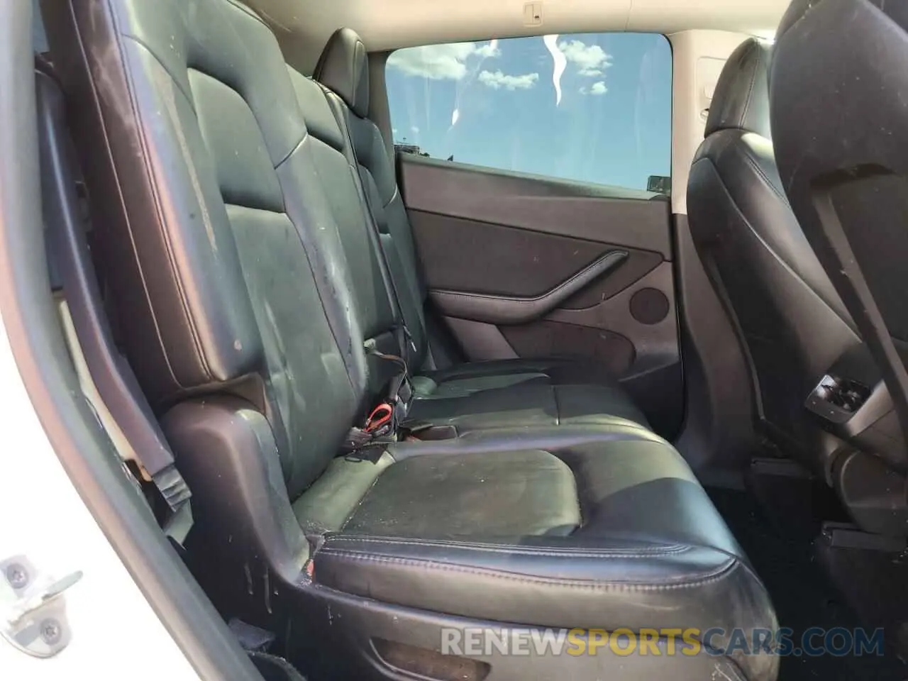 12 Photograph of a damaged car 5YJYGAEE4MF267156 TESLA MODEL Y 2021