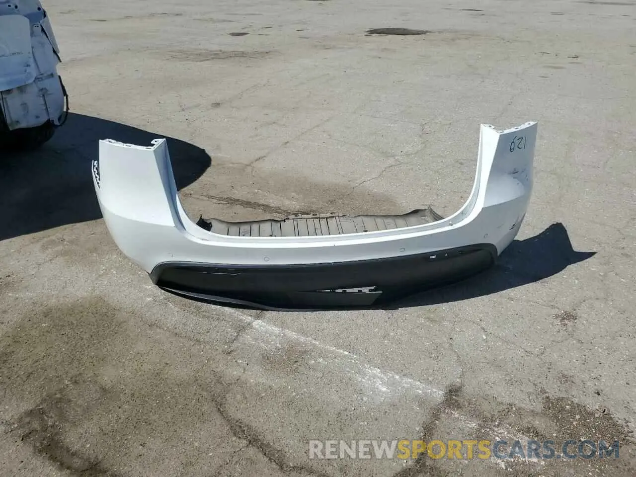 15 Photograph of a damaged car 5YJYGAEE4MF267156 TESLA MODEL Y 2021
