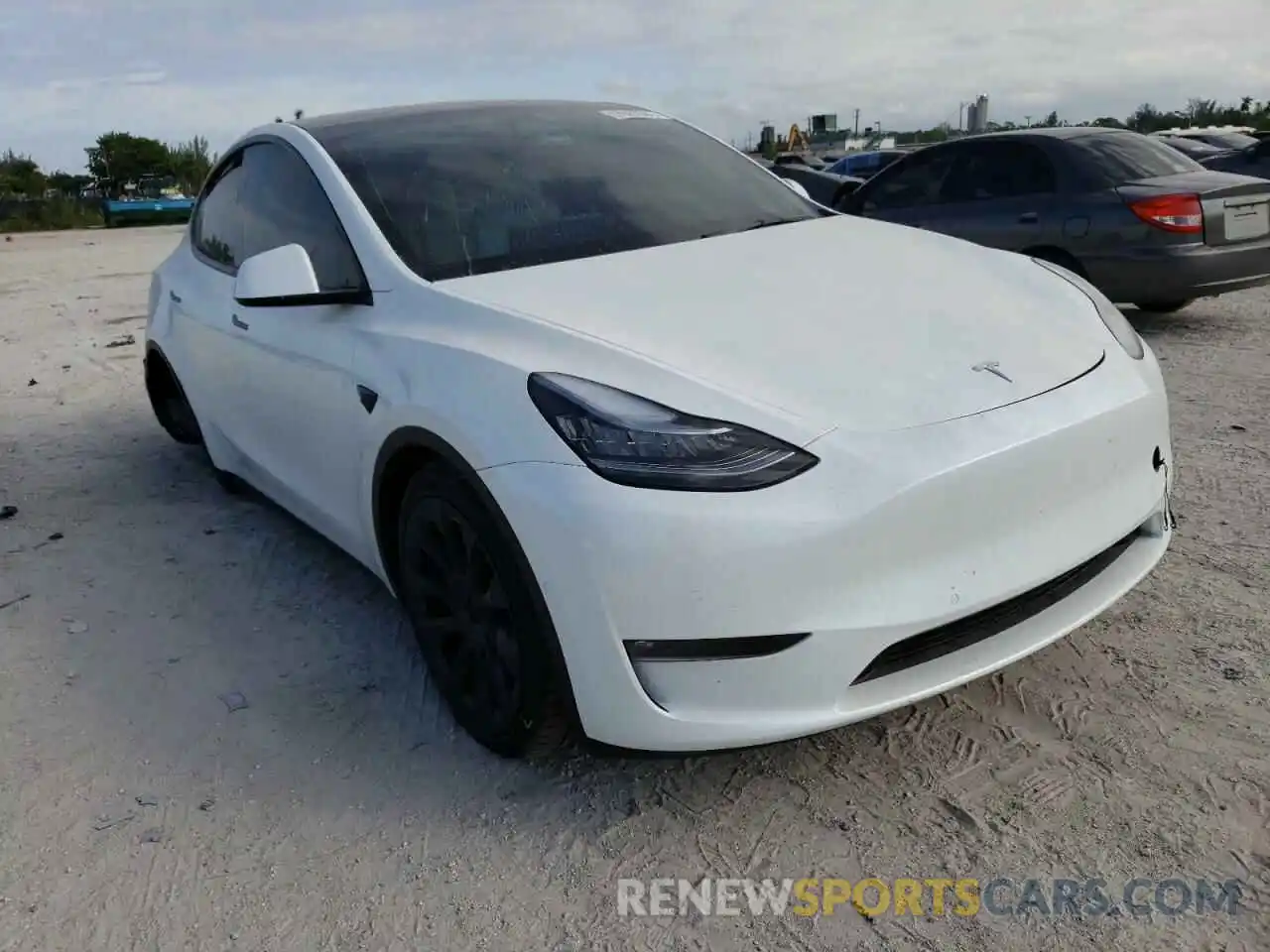 4 Photograph of a damaged car 5YJYGAEE4MF295295 TESLA MODEL Y 2021