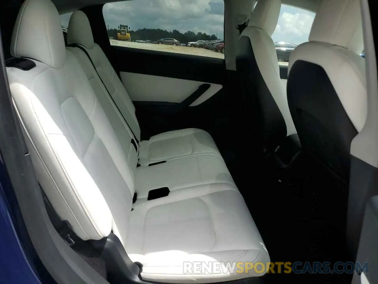 11 Photograph of a damaged car 5YJYGAEE4MF311706 TESLA MODEL Y 2021