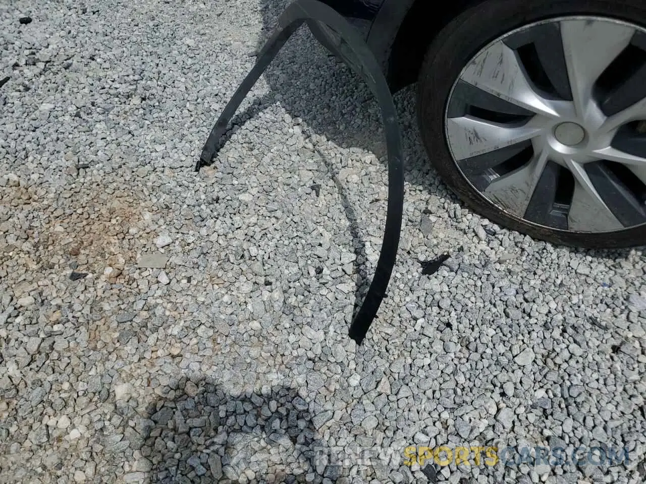 13 Photograph of a damaged car 5YJYGAEE4MF311706 TESLA MODEL Y 2021