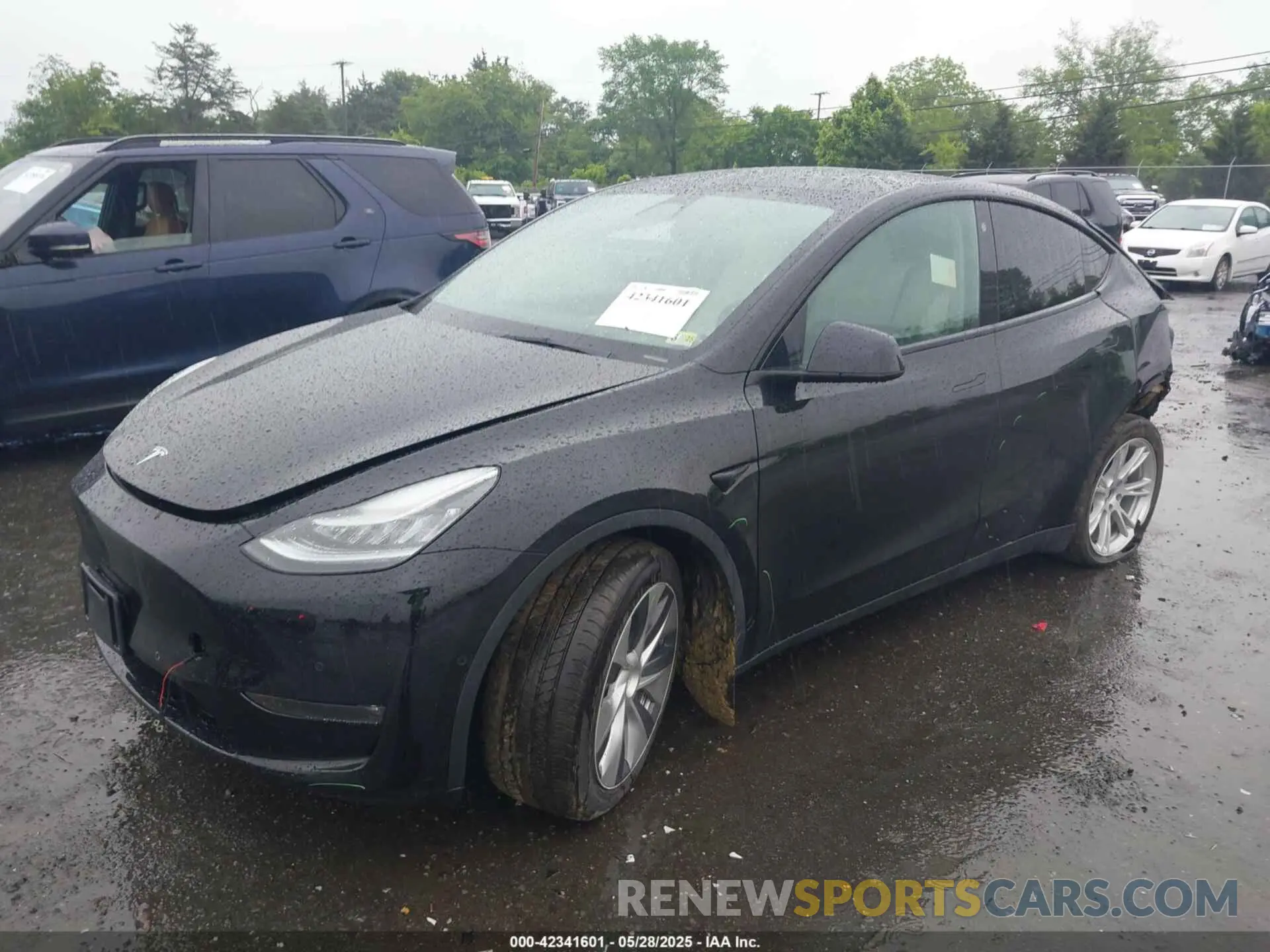 2 Photograph of a damaged car 5YJYGAEE5MF130677 TESLA MODEL Y 2021
