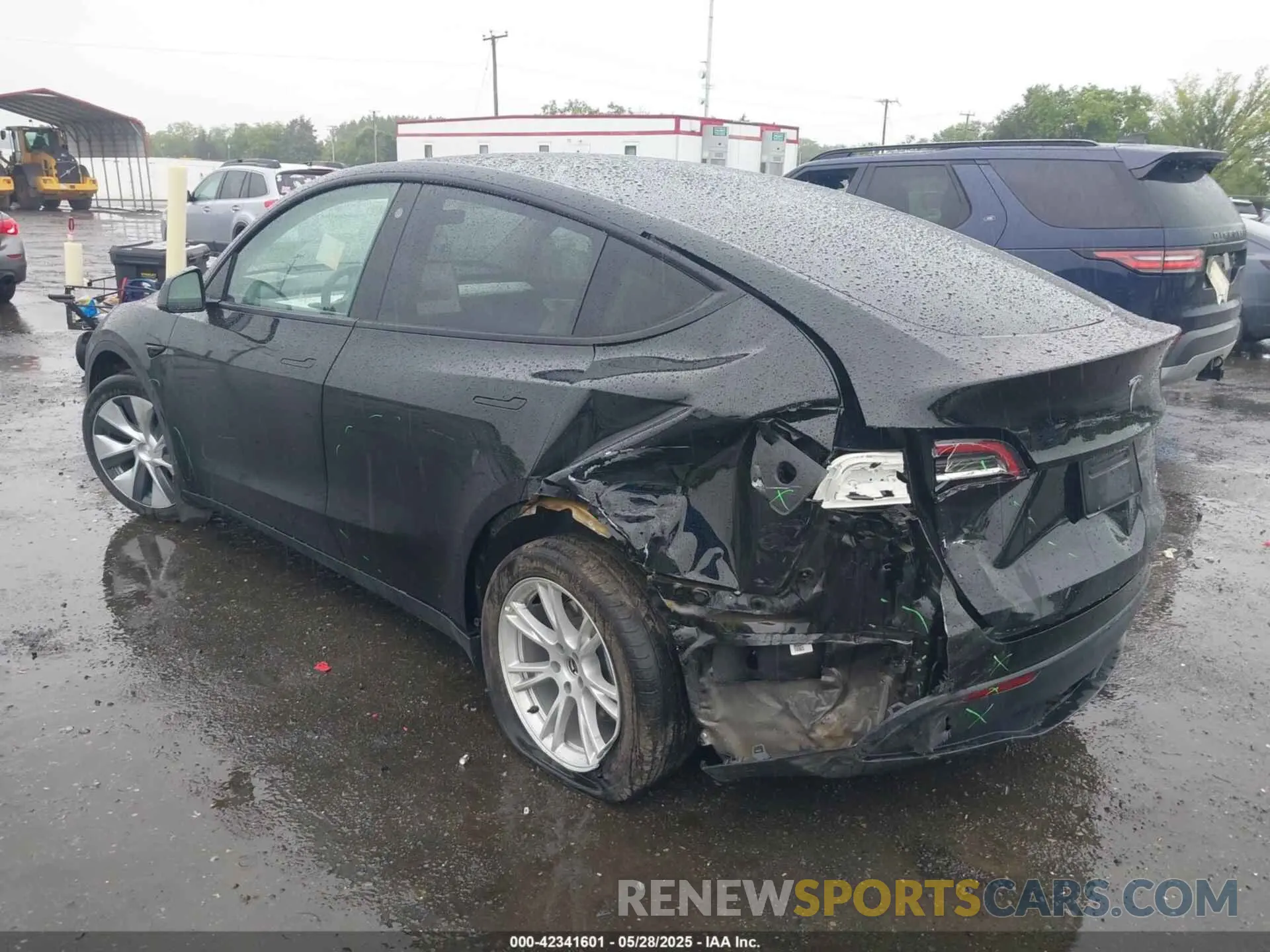 3 Photograph of a damaged car 5YJYGAEE5MF130677 TESLA MODEL Y 2021