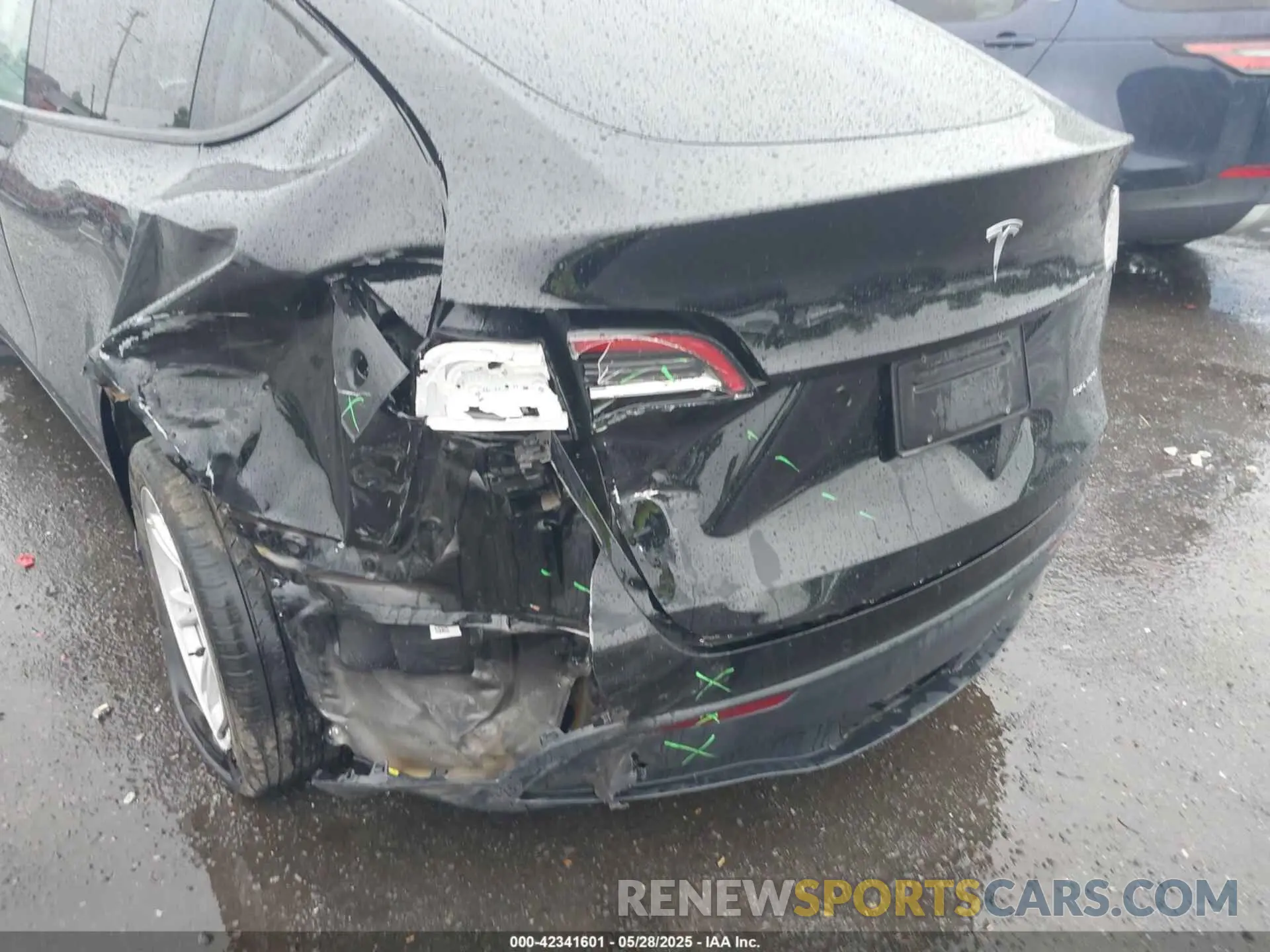 6 Photograph of a damaged car 5YJYGAEE5MF130677 TESLA MODEL Y 2021