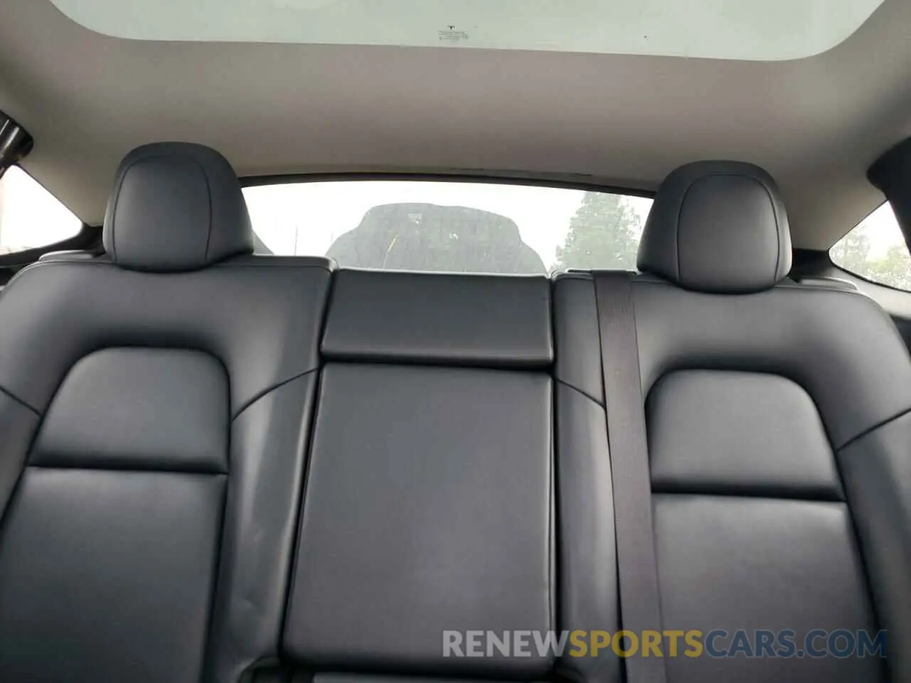 10 Photograph of a damaged car 5YJYGAEE5MF143672 TESLA MODEL Y 2021