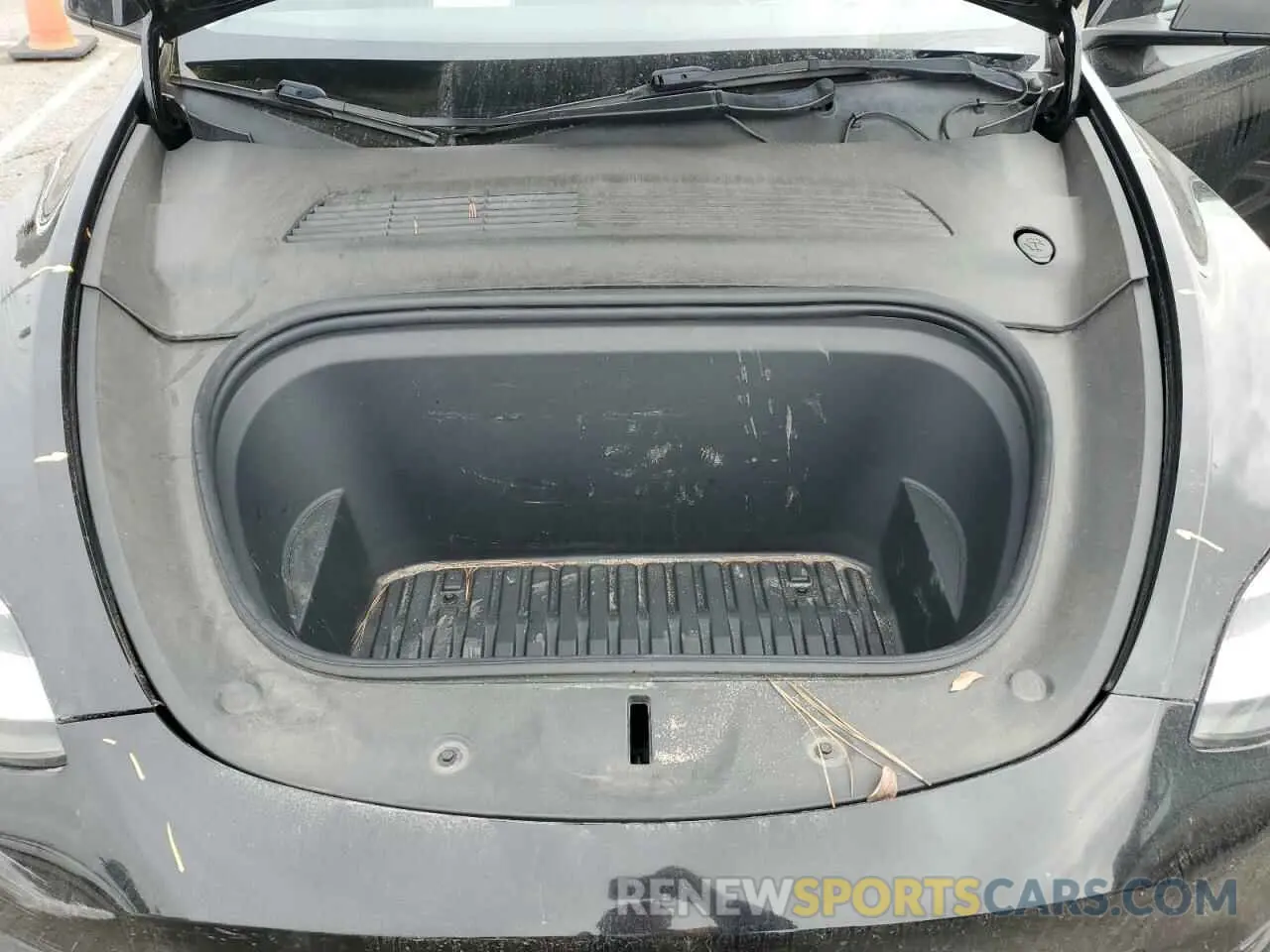 12 Photograph of a damaged car 5YJYGAEE5MF143672 TESLA MODEL Y 2021