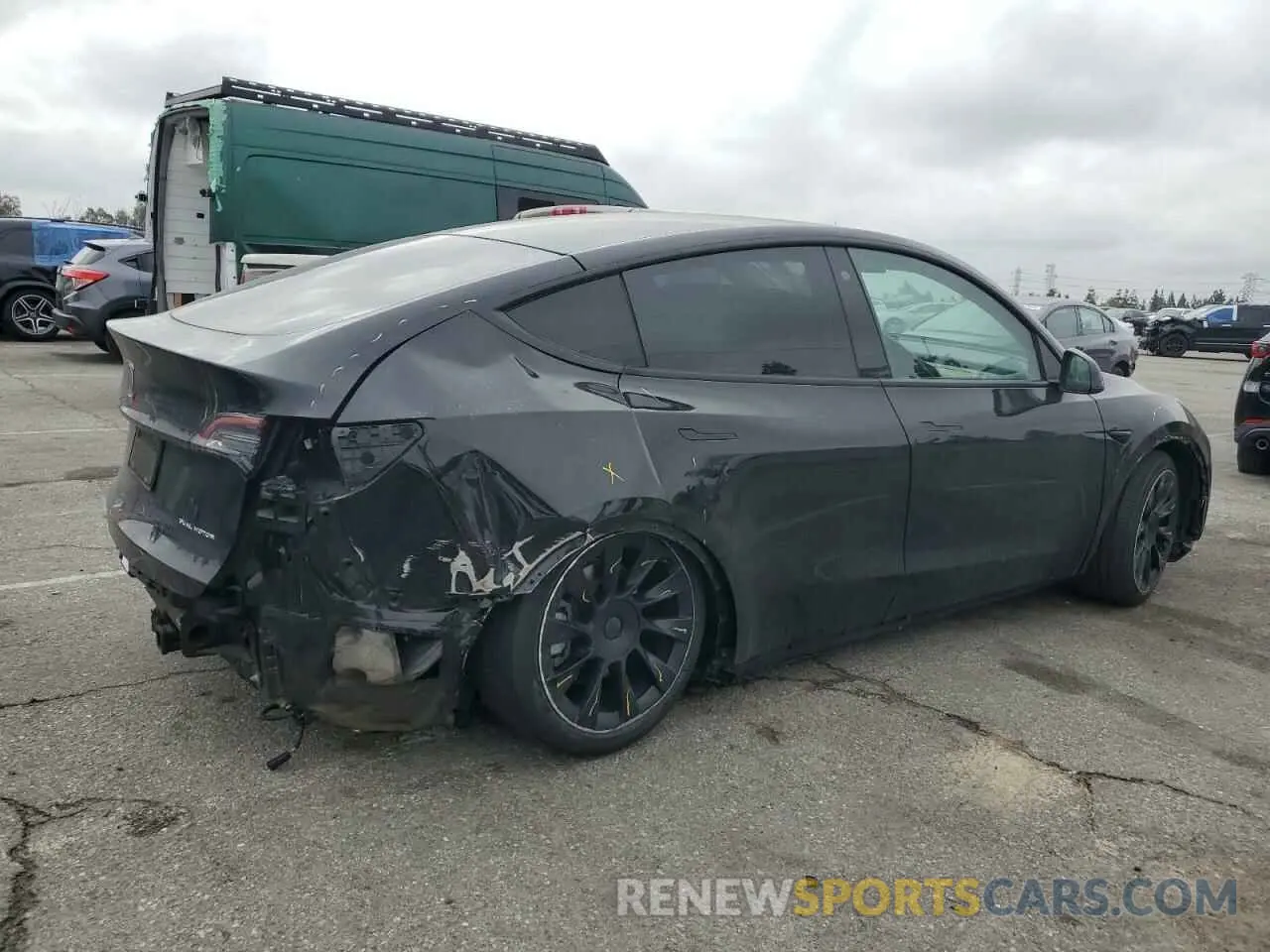 3 Photograph of a damaged car 5YJYGAEE5MF143672 TESLA MODEL Y 2021
