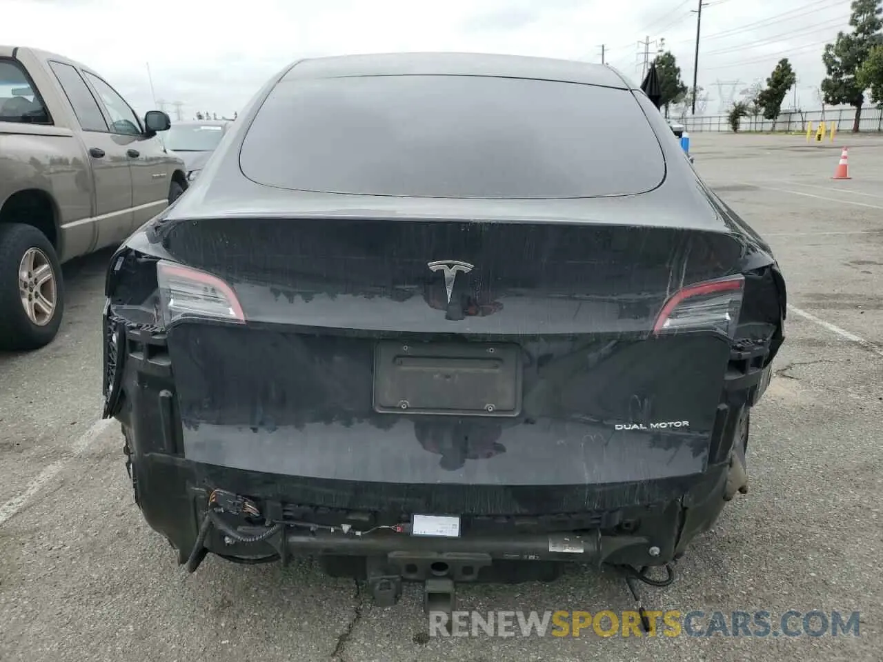 6 Photograph of a damaged car 5YJYGAEE5MF143672 TESLA MODEL Y 2021