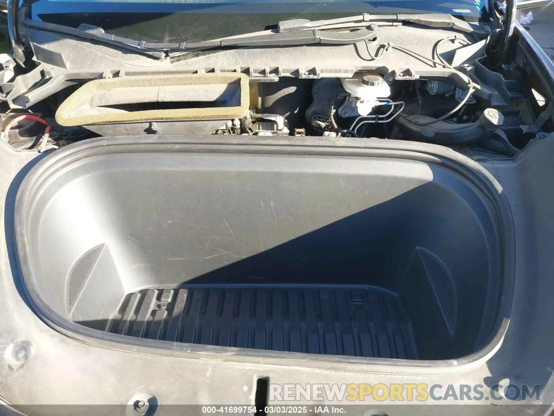10 Photograph of a damaged car 5YJYGAEE5MF158253 TESLA MODEL Y 2021