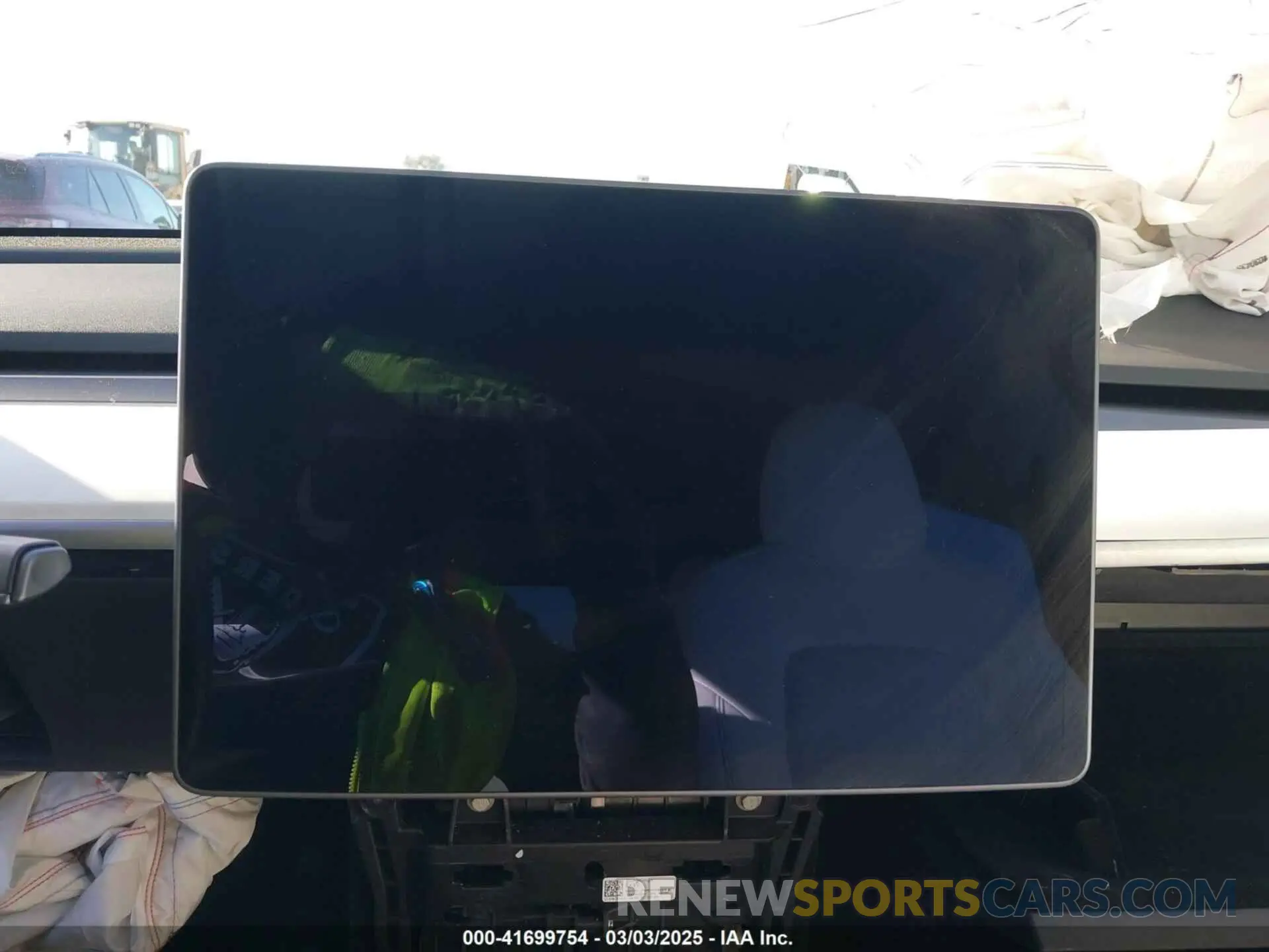15 Photograph of a damaged car 5YJYGAEE5MF158253 TESLA MODEL Y 2021