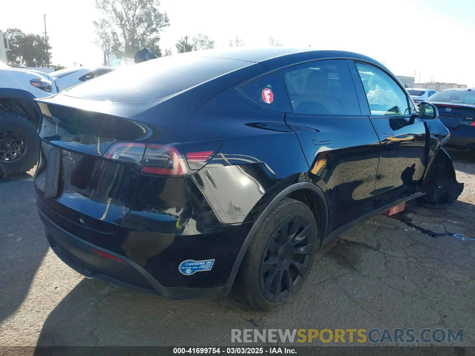 4 Photograph of a damaged car 5YJYGAEE5MF158253 TESLA MODEL Y 2021