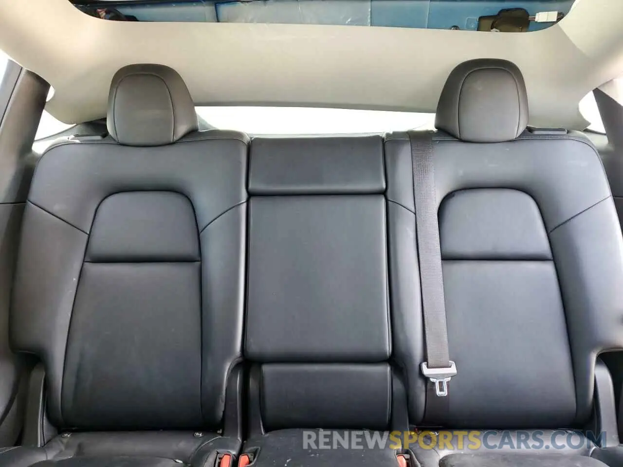 10 Photograph of a damaged car 5YJYGAEE5MF180205 TESLA MODEL Y 2021