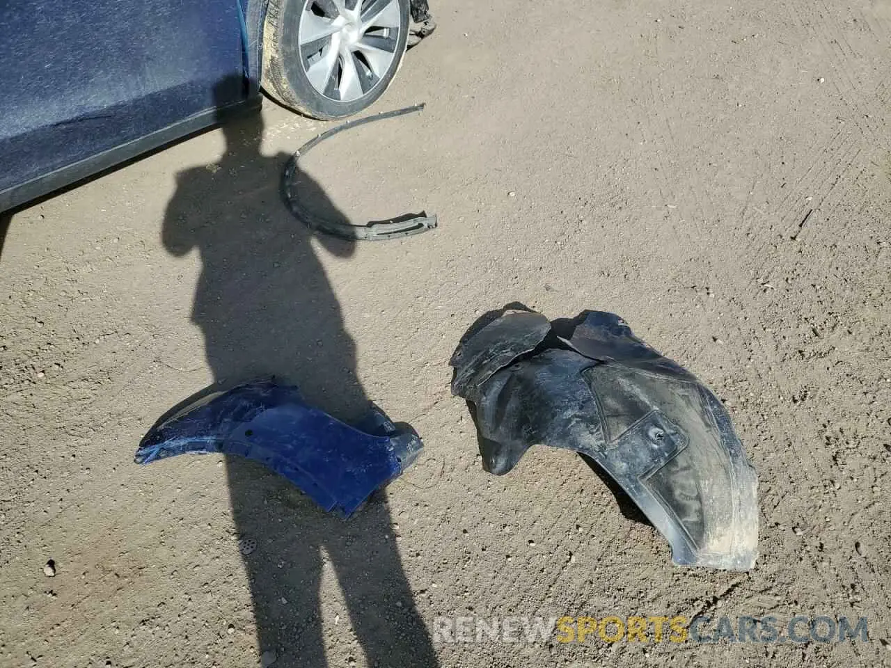 15 Photograph of a damaged car 5YJYGAEE5MF180205 TESLA MODEL Y 2021