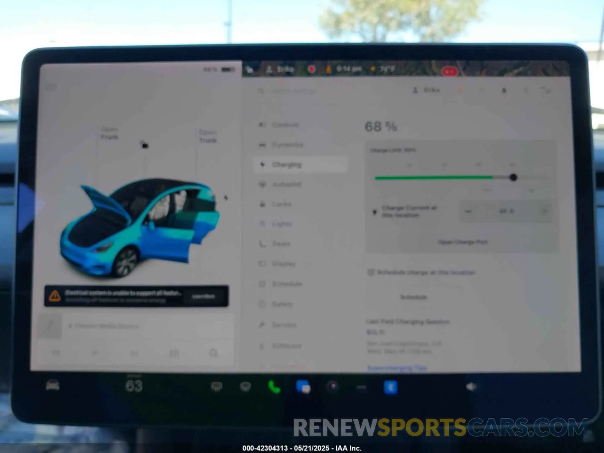 18 Photograph of a damaged car 5YJYGAEE5MF189275 TESLA MODEL Y 2021